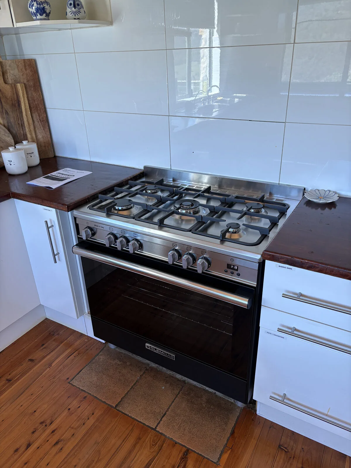 Five-Burner Gas Cooktop & Oven